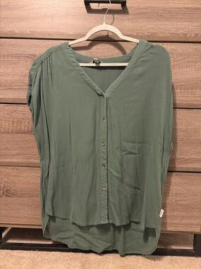 Orvis Olive Green V-Neck Button Front Blouse
